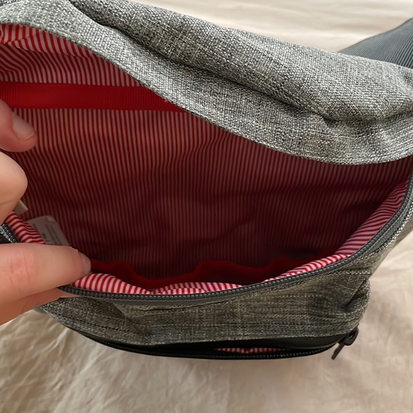 Herschel Fanny Pack - Picture 3 of 3